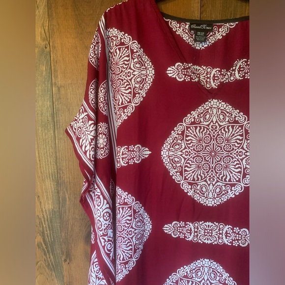 Long maroon and white kimono/cover up - Picture 2 of 4